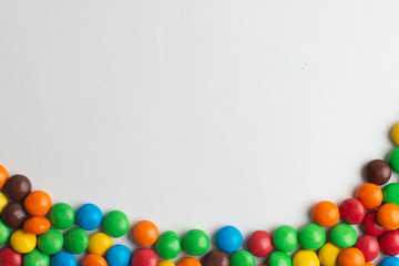 Obraz premium Colorful frame of multicolored candies on white background