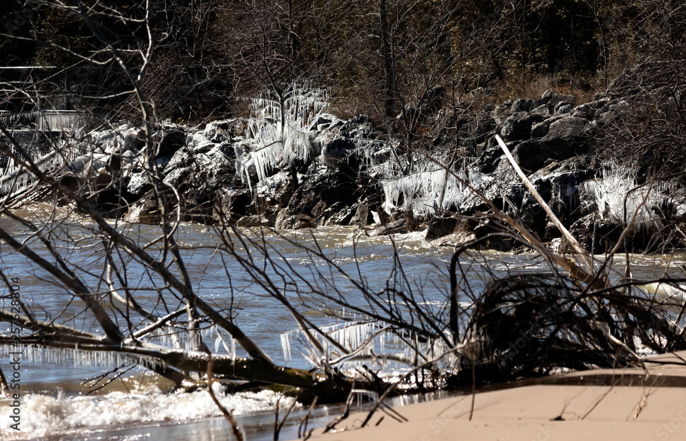 Wall mural Icicle on the shore Lake Michigan