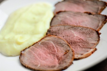 Filete lomo asado con pure de patatas