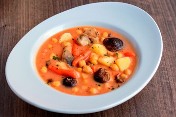 Garbanzos guisados con morcilla