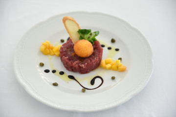 piatti a base di pesce serviti in un ristorante