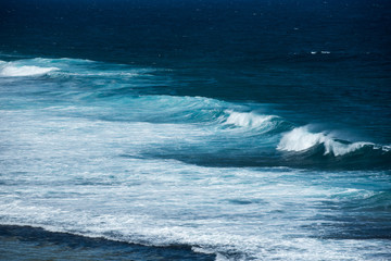 Naklejka na ściany i meble Ocean waves crashing at shore