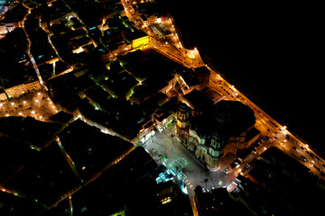 Luftbilder von Cadiz bei Tag und bei Nacht