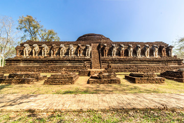 Wat Chang Rob at Kamphaeng Phet Historical Park