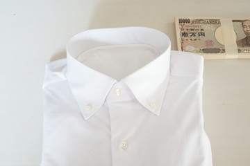 お金とシャツ　右上