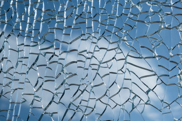 Obraz premium View of the blue sky through cracked glass