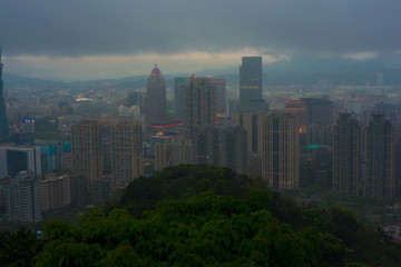 Fototapeta premium Taipei 101 modern city building with cloud rain at dusk