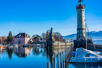 Leuchtturm und Löwe Hafeneinfahrt Lindau