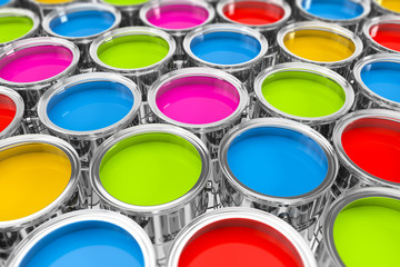 3d Illustation - Farbeimer - knallbunt Farben - Farbdose