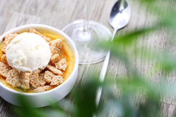 Cream brulee with vanilla ice cream and sesame in caramel.