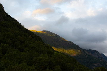 montagne et nuages