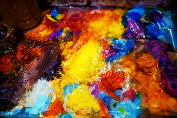 artist paints oil palette