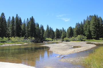 Obraz premium Reflect Tuolumne Meadow in the stream
