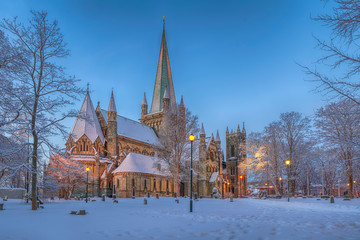 Trondheim Winter  Dom Nidaros beleuchtet