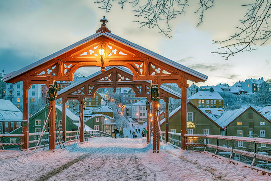 Trondheim Winter Bakklandet Lagerh&auml;user  Br&uuml;cke Gamle Bybro