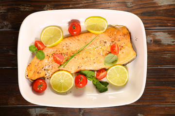 salmon fillet with lemon and tomato