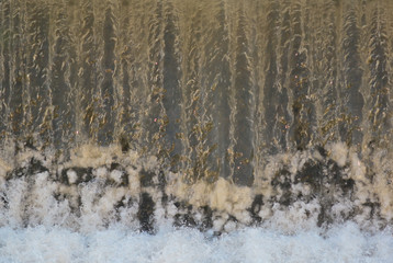 torrente con cascata d'acqua