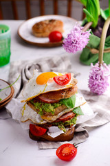 Bagels with ham, fried eggs and guacamole