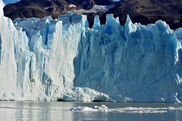 EL CALAFATE (Montañas, nieve, hielo, aves, paisajes, amanecer y anochecer Lago Argentino)