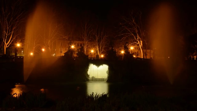 Fontana dei 12 mesi parco del Valentino Torino time-lapse oscuro 