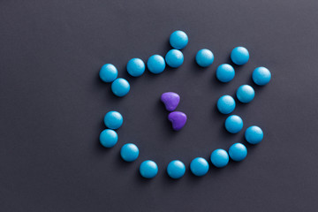 Concepto diversidad de pareja. Fondo textura full color