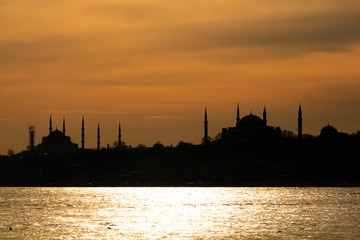 silhouette of hagia sophia and blue mosque