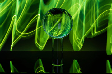 Glasspiele mit grünem Licht