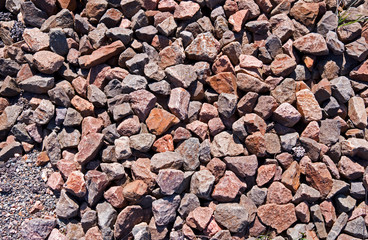 Backgrounds: Close-up of gravel between railway sleepers in the early spring sun