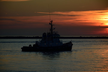 Fototapeta premium tugboat at sunset north pier the netherlands