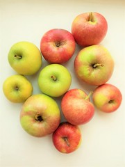 fresh apples of different colors on the table