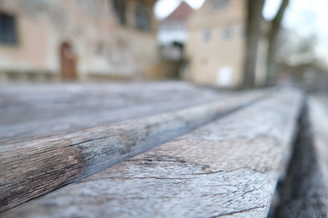 Fototapeta premium Sitzbank Holzbank historisch Altstadt close up