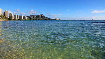 Waikiki Beach with Diamond Head crater - Oahu, Hawaii © jerzy