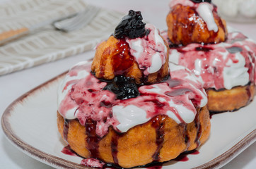 Papanasi - romanian specialty. Papanasi - a traditional romanian dessert 