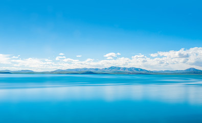 Obraz na płótnie Canvas Scenery of the Cuonahu Lake, Scenery along the Qinghai-Tibet Railway, Tibet, China
