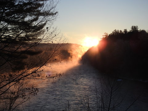 Hadley, NY, sunrise, daybreak, misty, fog, water, river, burn off, chilly, cold, winter, rapids, dam, Stewart's Dam