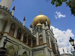Fototapeta na wymiar Islamic Architecture with Arabic influence in Singapore