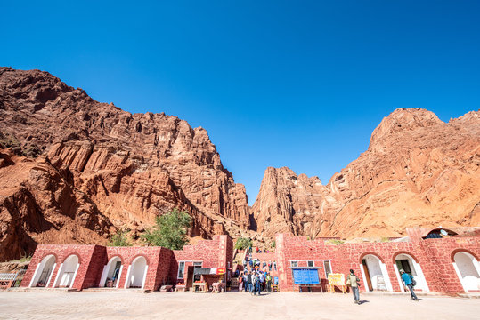 Tianshan Mysterious Grand Canyon entrance Xinjiang Uygur Zizhiqu China ，Sandstone formations in Utah USA  