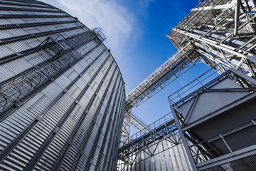Fototapeta premium Elevator against the blue sky