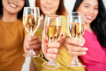 Friends drinking champagne