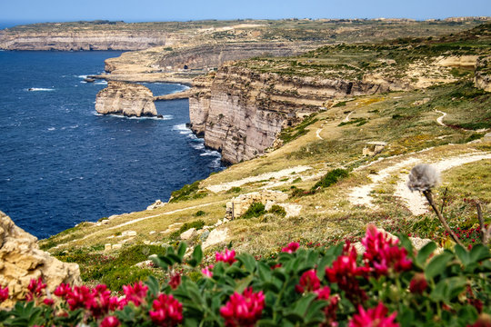 Hiking around Dwerja Heritage Park, Gozo, Malta, Euroope