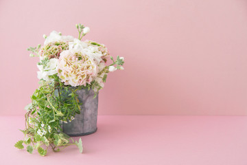 ピンクとグリーンのラナンキュラス