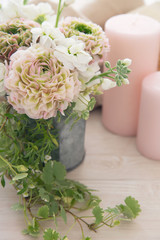 ピンクとグリーンのラナンキュラス