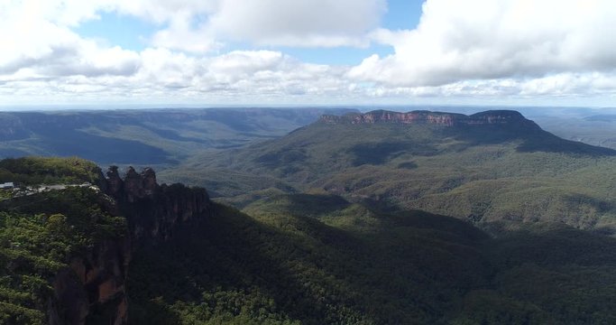 Echo point lookout to rock formation dubbed Three Sisters in Blue Mountains national park of Australia on a sunny summer day.