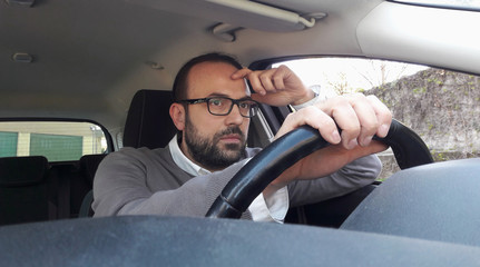 Guidare con il mal di testa - stress