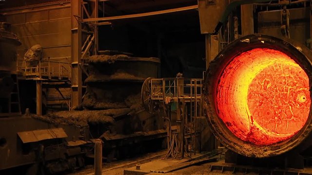 The hot bottom of the convector. Re-lining. The process of facing the bucket is chemically resistant and refractory materials.