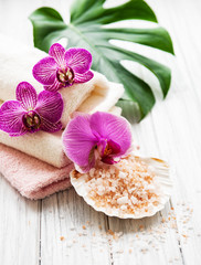 Obraz na płótnie Canvas Natural spa ingredients with orchid flowers