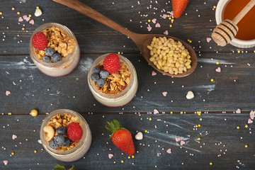 Series about granola, berry and greek yogurt suitable for a healthy breakfast, snack or dessert.