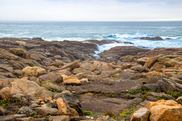 Fototapeta na wymiar Saint Guénolé. Les rochers, Bretagne, Finistère, France