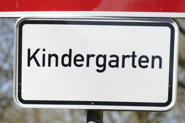 Fototapeta premium Verkehrsschild Kindergarten
