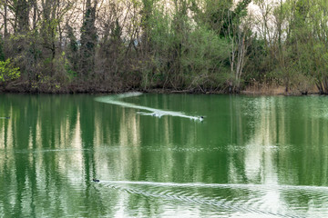 Decollo sul lago